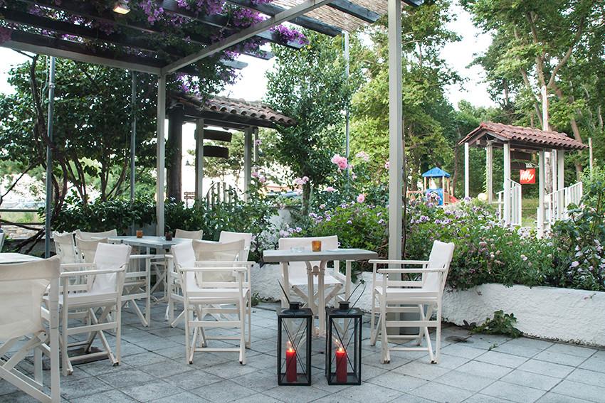 Hotel Zefiros bar 3.jpg