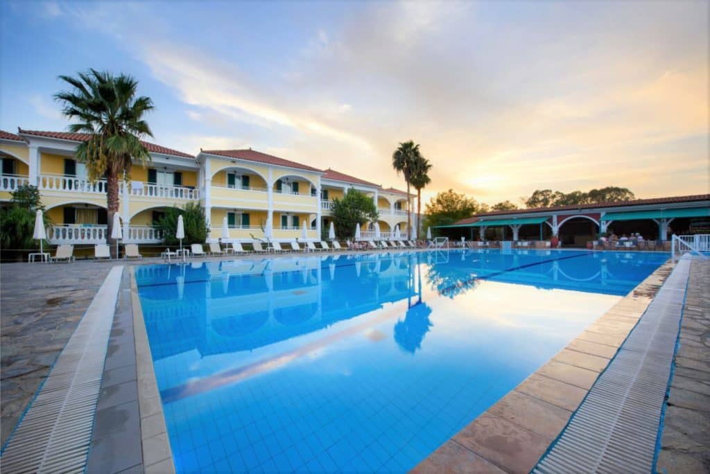Zante Royal Resort bazen i zgrada 1.jpg