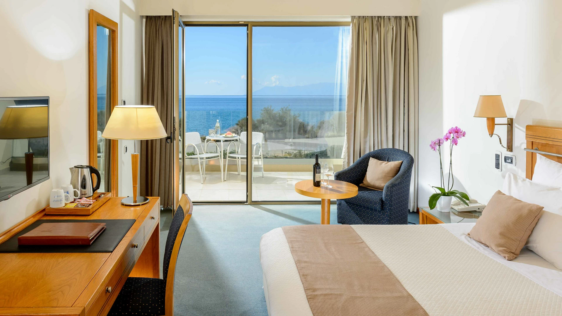 Hotel Alexander hotel Beach _ Spa executive sea view room.jpg