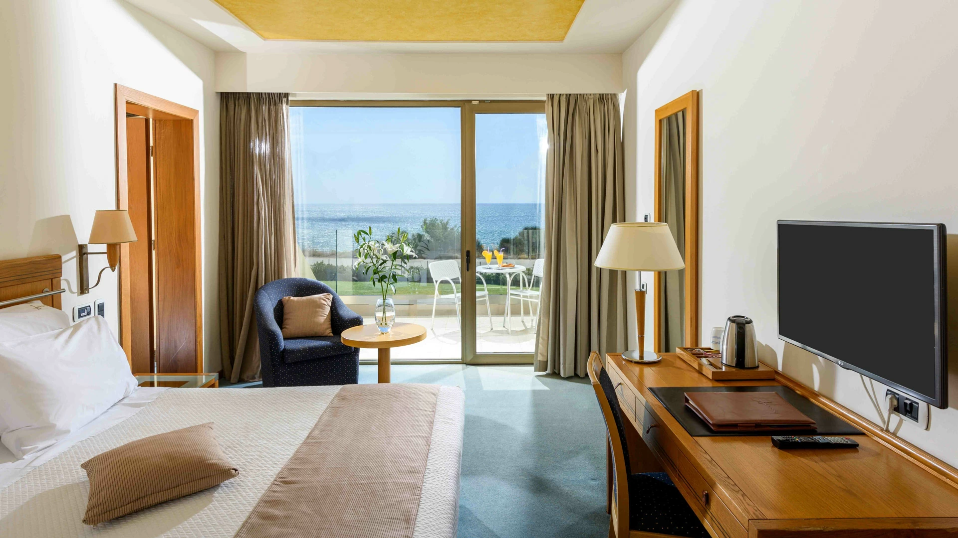 Hotel Alexander hotel Beach _ Spa executive triple room.jpg