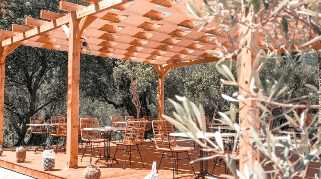 Hotel Yannis bar.jpg