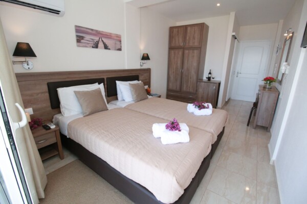 Hotel Yannis std soba 1.jpg