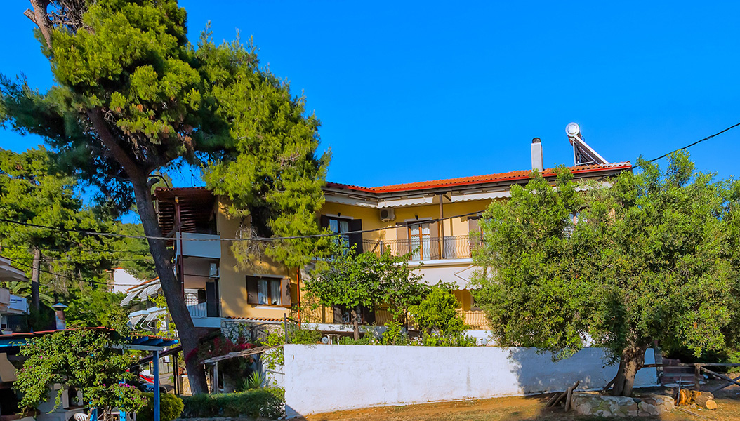Xenios Loutra Village zgrada 1.jpg