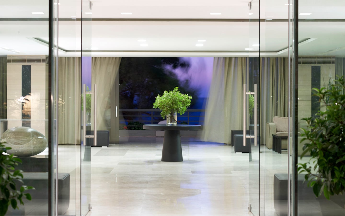 Hotel White Rocks lobi.jpg