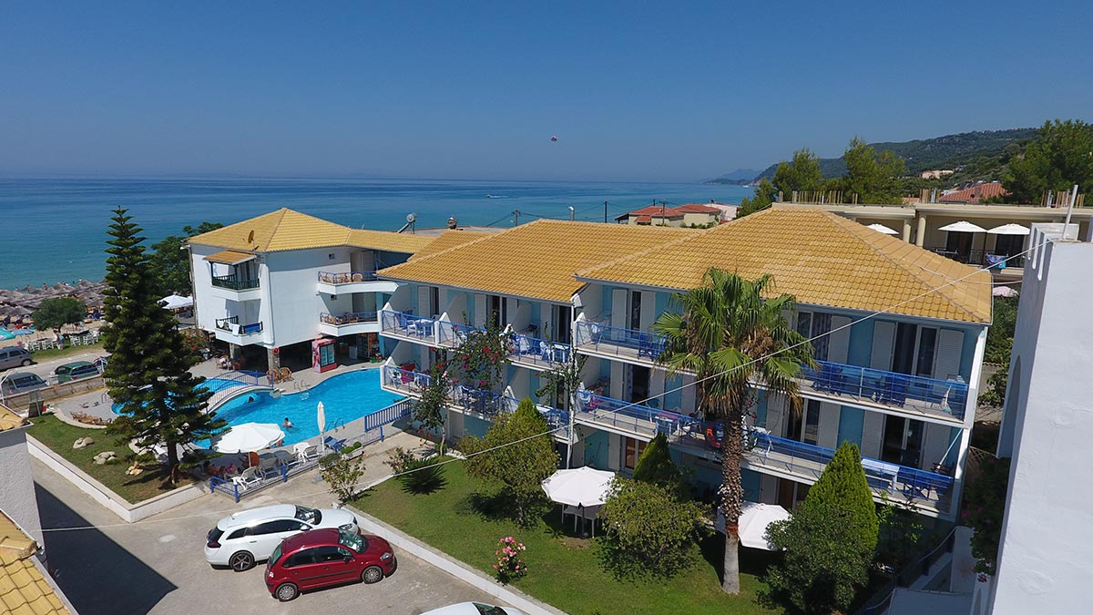 Vrachos Beach zgrada 1.jpg