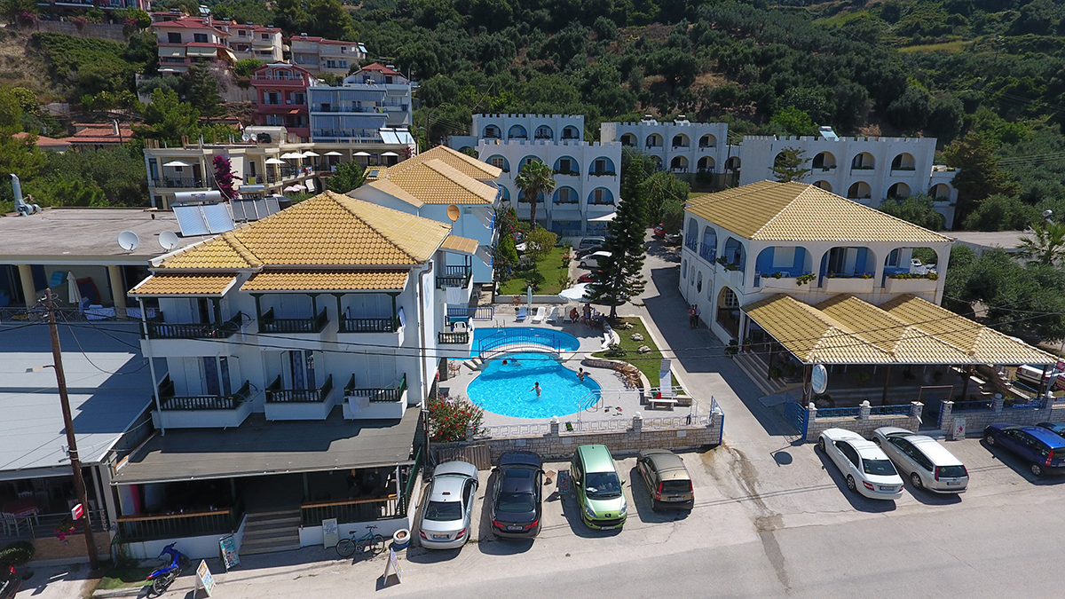 Vrachos Beach zgrada 2.jpg