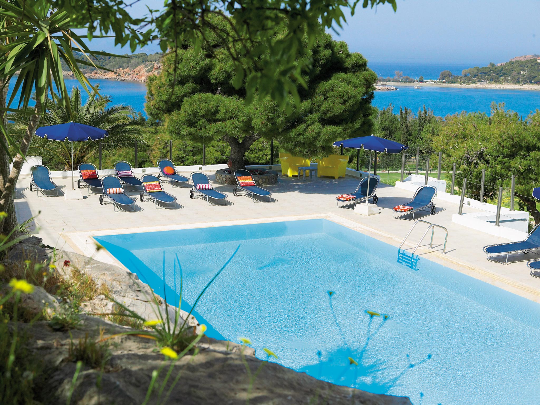 Vouliagmeni Suites bazen.jpg