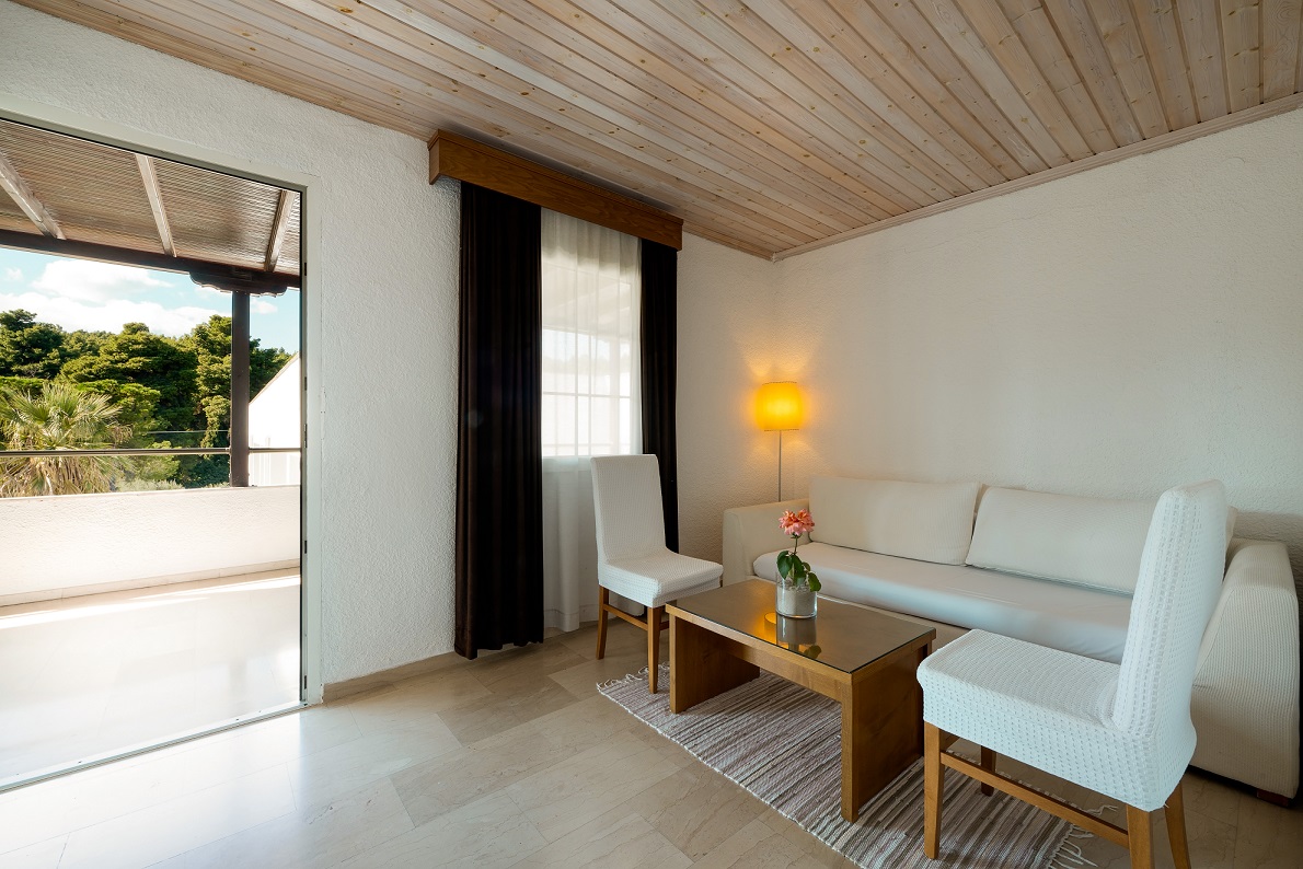 Hotel Mitsis Alexander the Great-Junior suite pogled basta.jpg