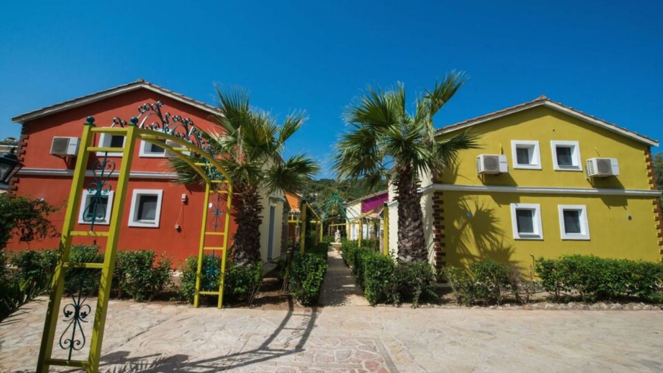 Hotel Vilaggio Maistro-SPoljasnji izgled.jpg