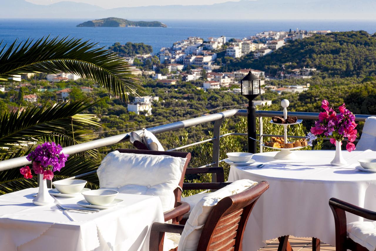 Hotel Vigles Sea View bar.jpg