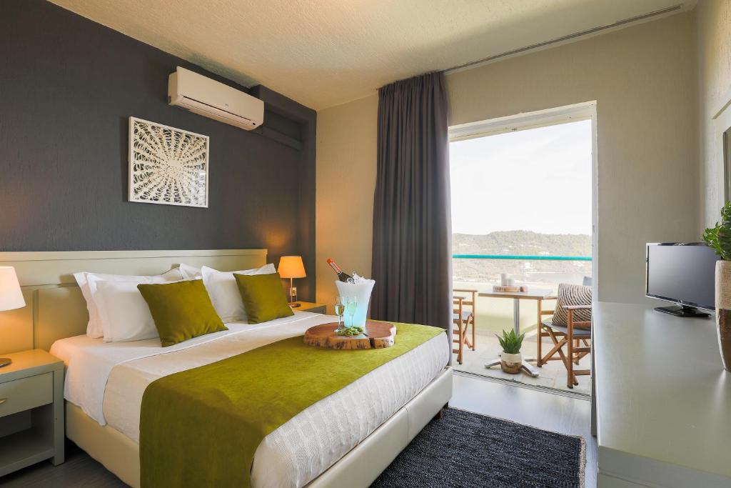 Hotel Vigles Sea View suite.jpg