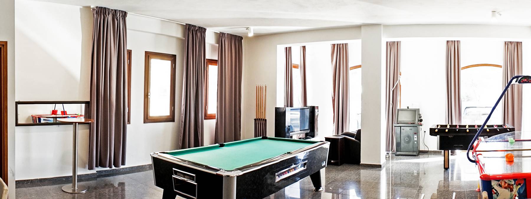 Valis Hotel bilijar.jpg