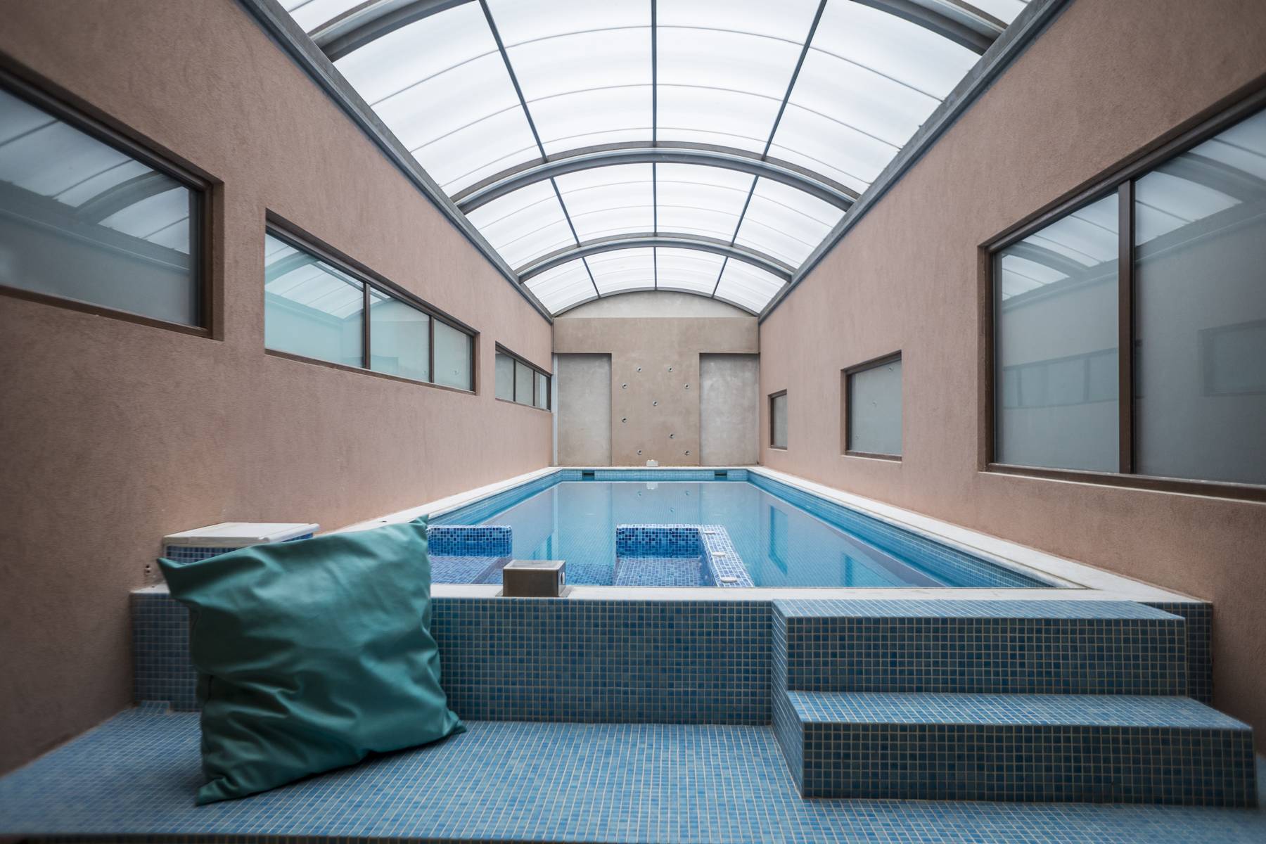 Valis Hotel unutrasnji bazen.jpg