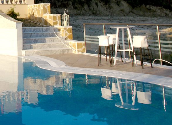 Hotel V-Del Mar bazen 1.jpg