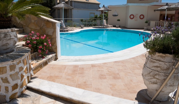 Hotel V-Del Mar bazen.jpg