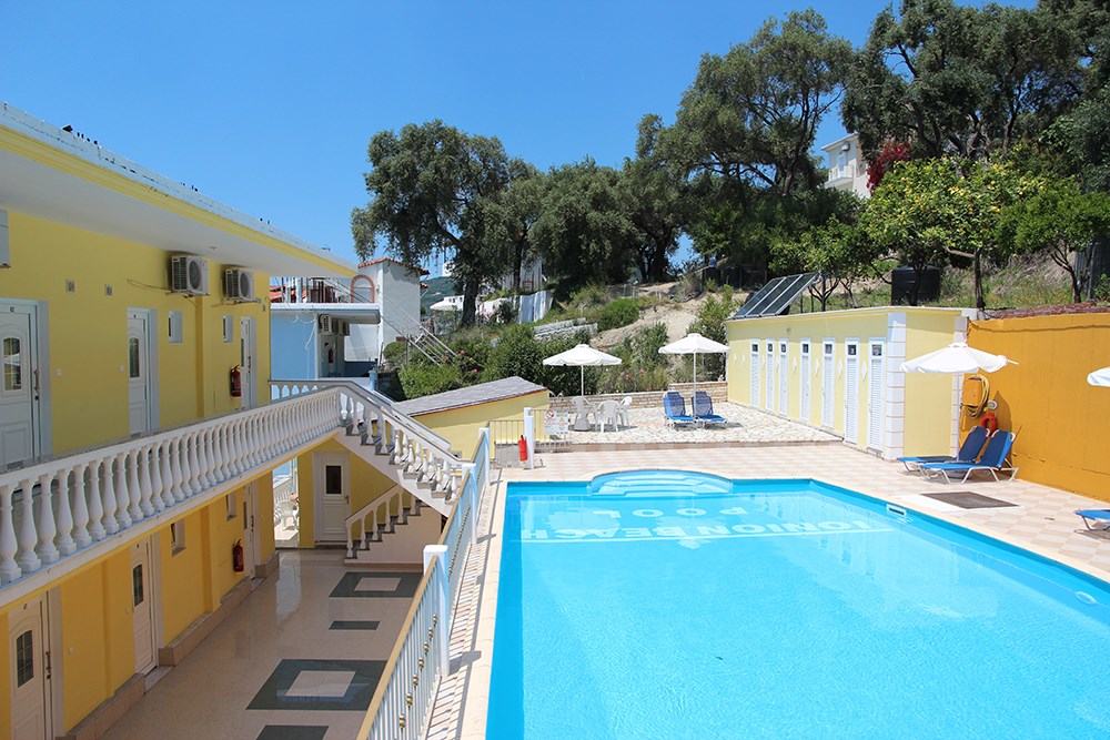 Hotel Valtos Ionian bazen.jpg