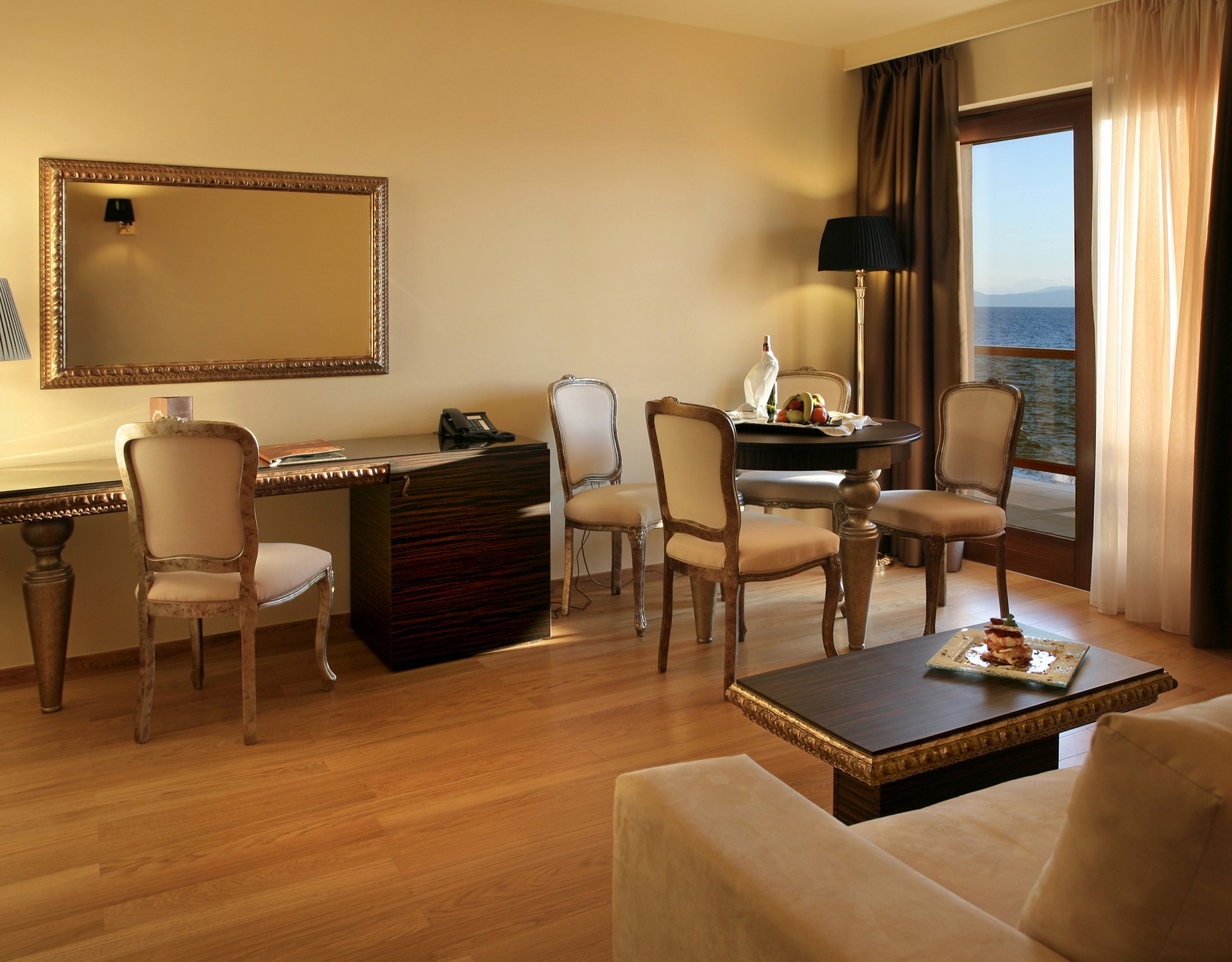 Hotel Valis Resort-Deluxe suite.jpg