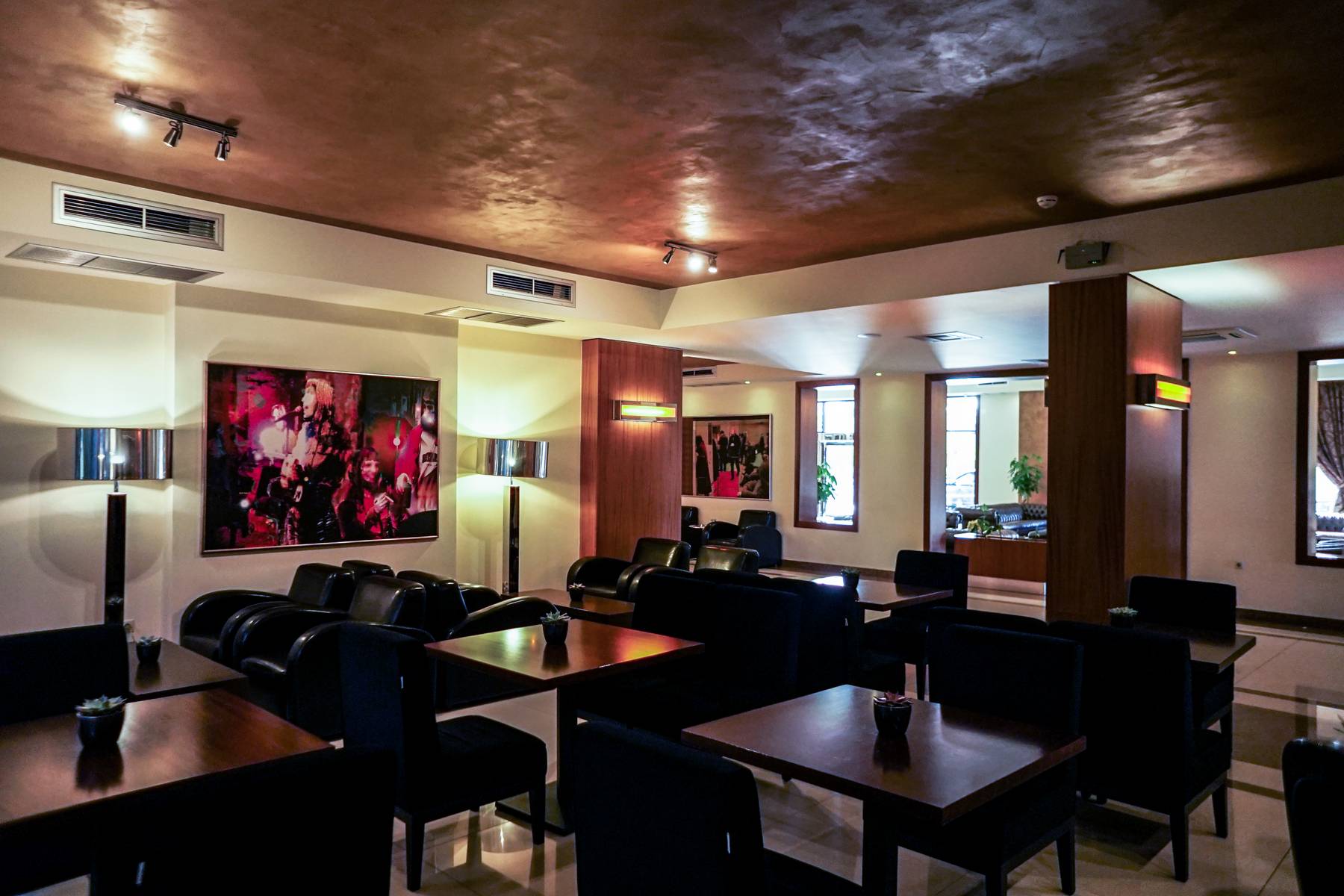 Valis Resort Hotel-Bar.jpg