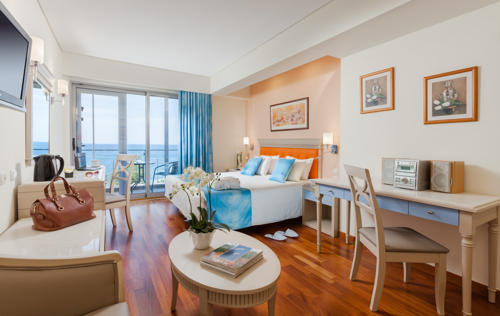 Tropical Hotel executive soba.jpg