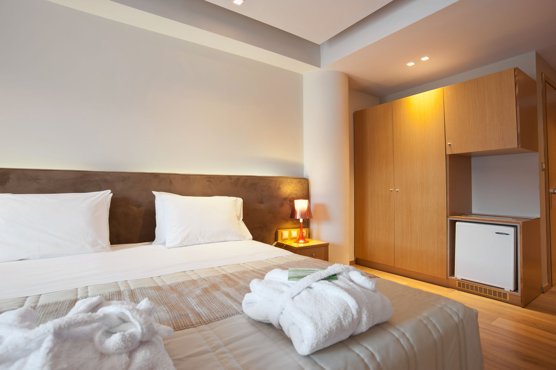 Trokadero Beach Hotel dvokrevetna soba 2.jpg
