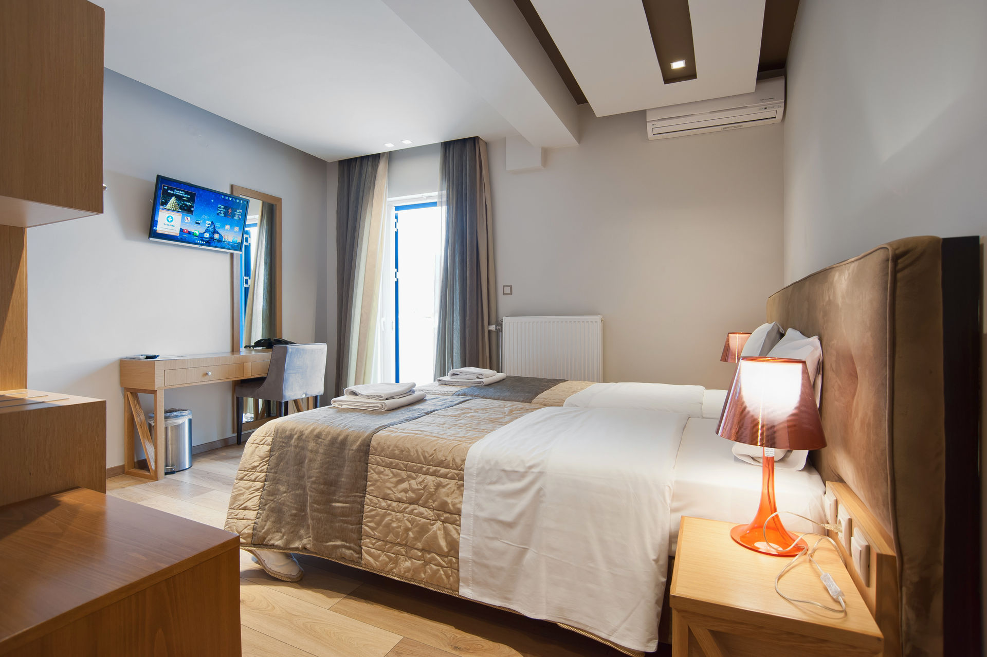 Trokadero Beach Hotel dvokrevetna soba.jpg