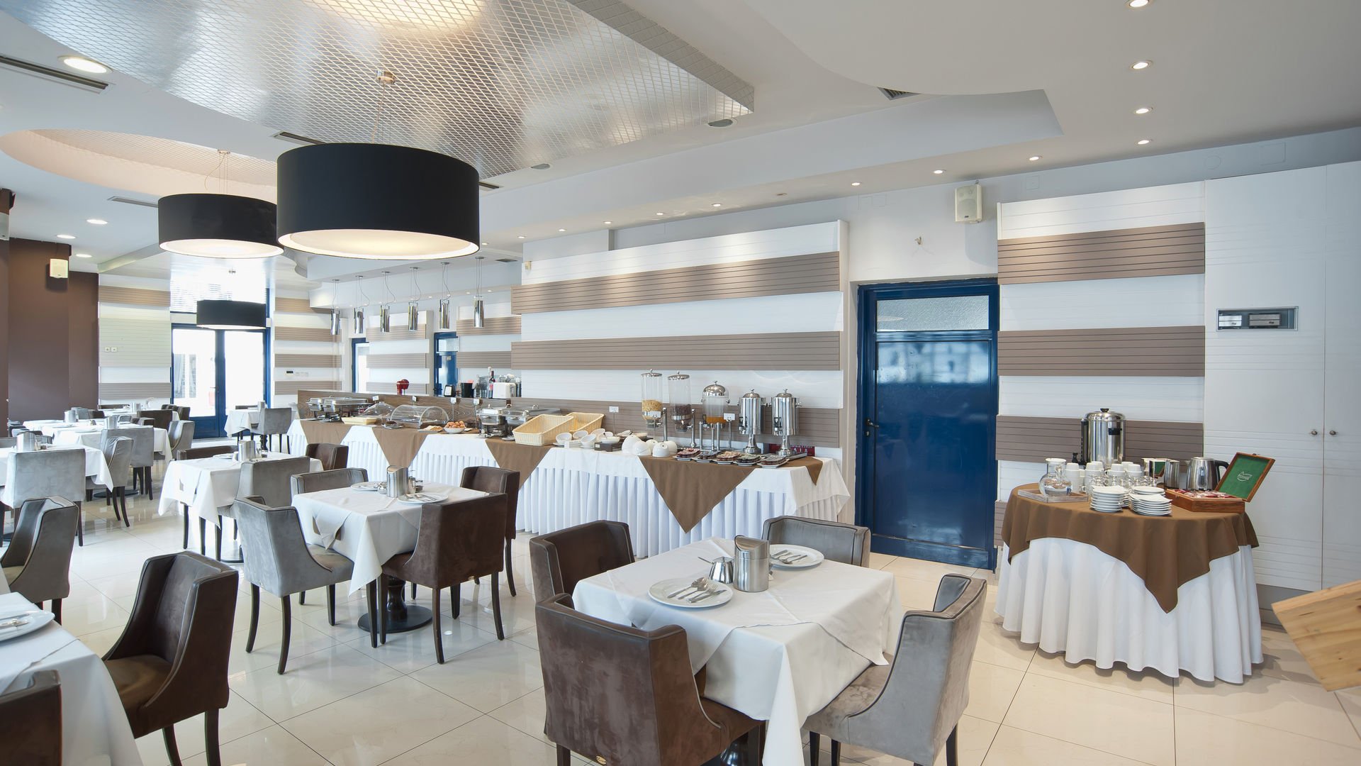 Trokadero Beach Hotel restoran 1.jpg