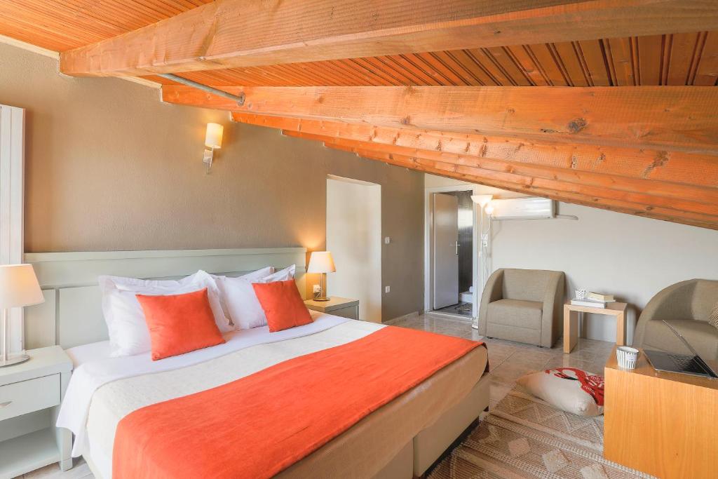 Tomato Beach Hotel loft soba 1.jpg