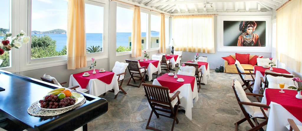 Tomato Beach Hotel restoran.jpg