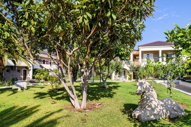 Alexandra beach hotel 1.jpg