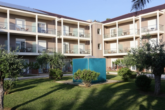 Alexandra beach hotel.jpg