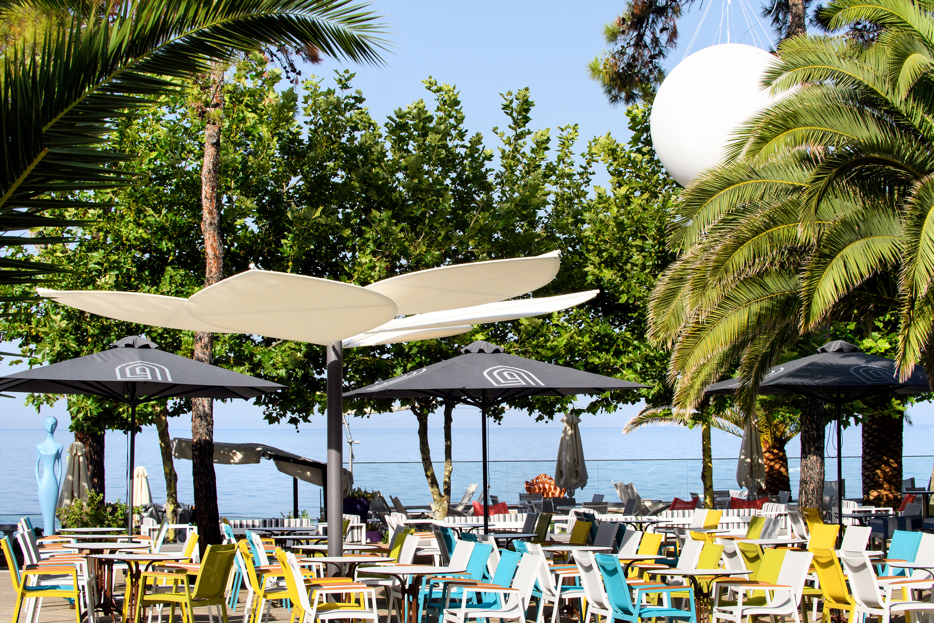 Alexandra beach taverna na plaži.jpg