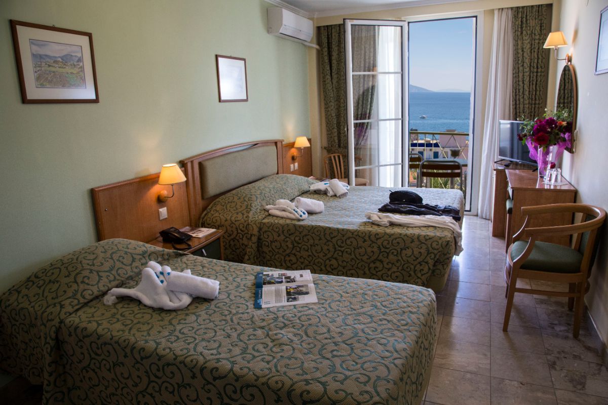 Hotel Tolon Holidays std soba 1.jpg