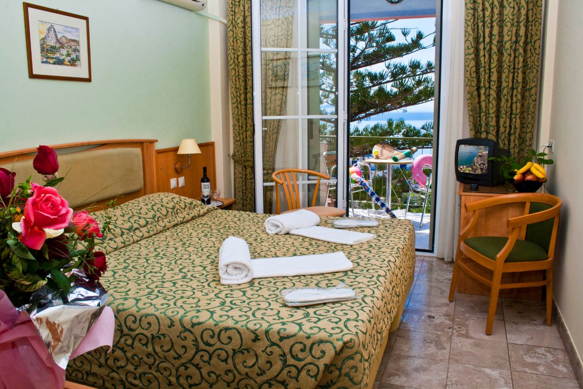 Hotel Tolon Holidays std soba.jpg