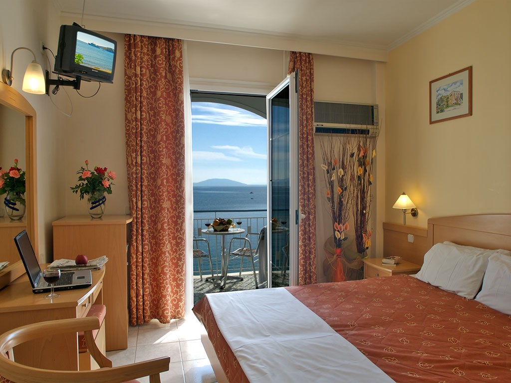 Hotel Tolo soba.jpeg