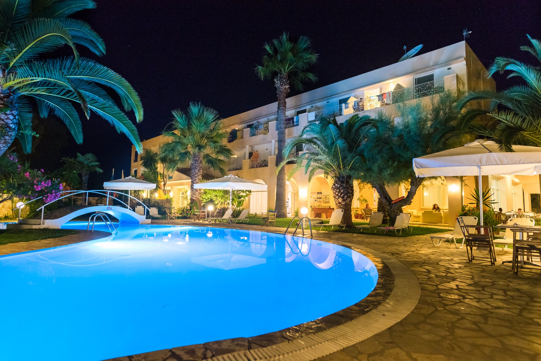Three Stars Hotel bazen.jpg