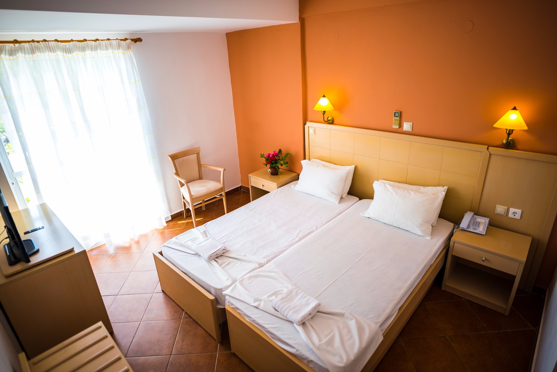 Three Stars Hotel soba.jpg