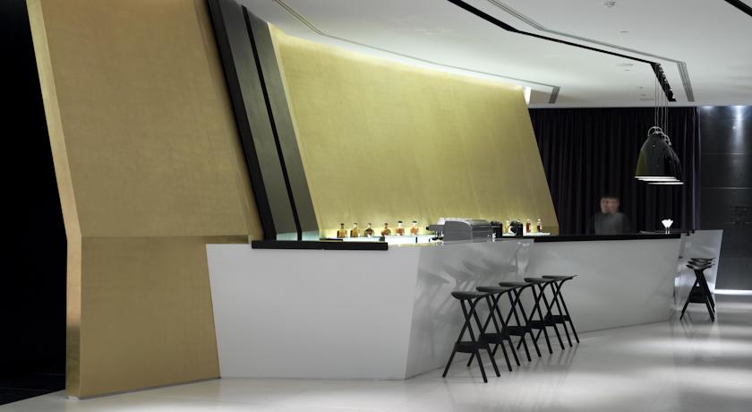 The Met bar.jpg
