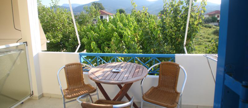 Thanasis Studios terasa.jpg