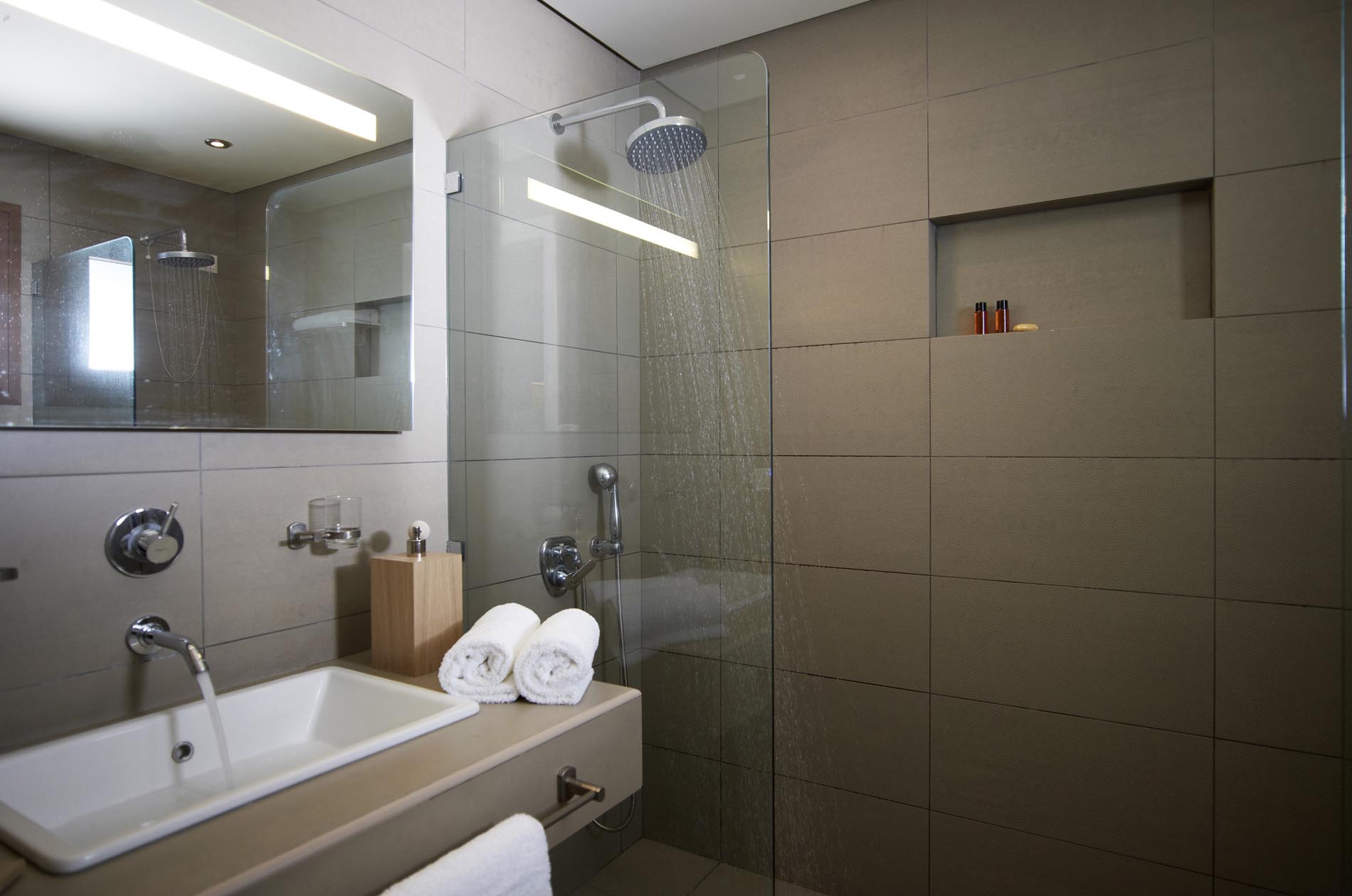 Thalatta Sea Side junior suite kupatilo.jpg