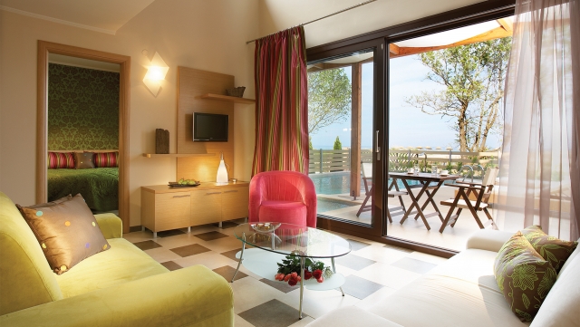 Hotel Alexandra Golden Boutique executive grand suite with private pool 2.jpg