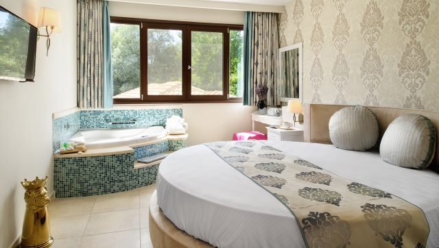 Hotel Alexandra Golden Boutique golden suite with sea view 1.jpg