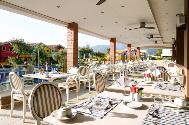 Hotel Alexandra Golden Boutique restourant.jpg