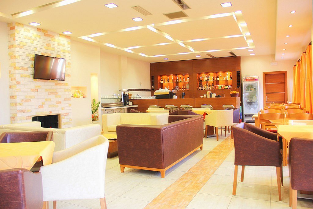 Thalassa Aparthotel bar 1.jpg