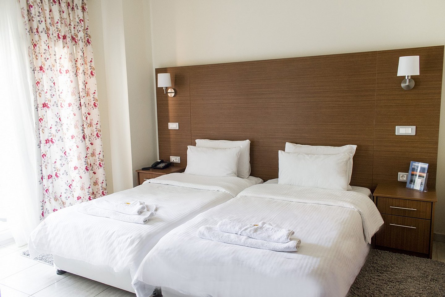 Thalassa Aparthotel dbl soba twin kreveti.jpg