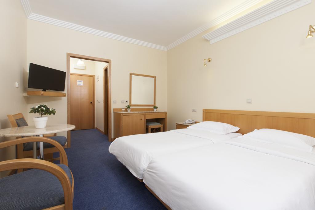 Hotel Telioni soba 2.jpg