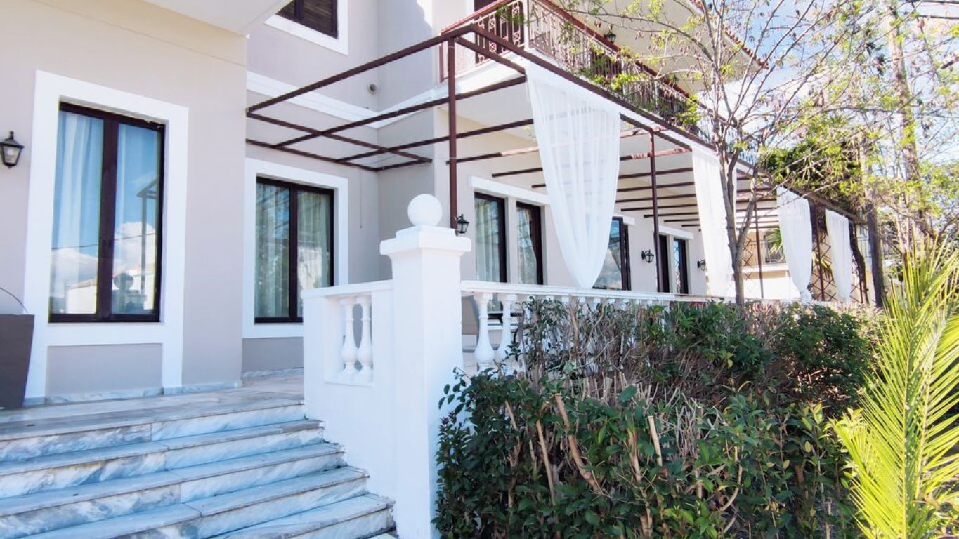 Ermis Hotel-Ulaz u hotel.jpg
