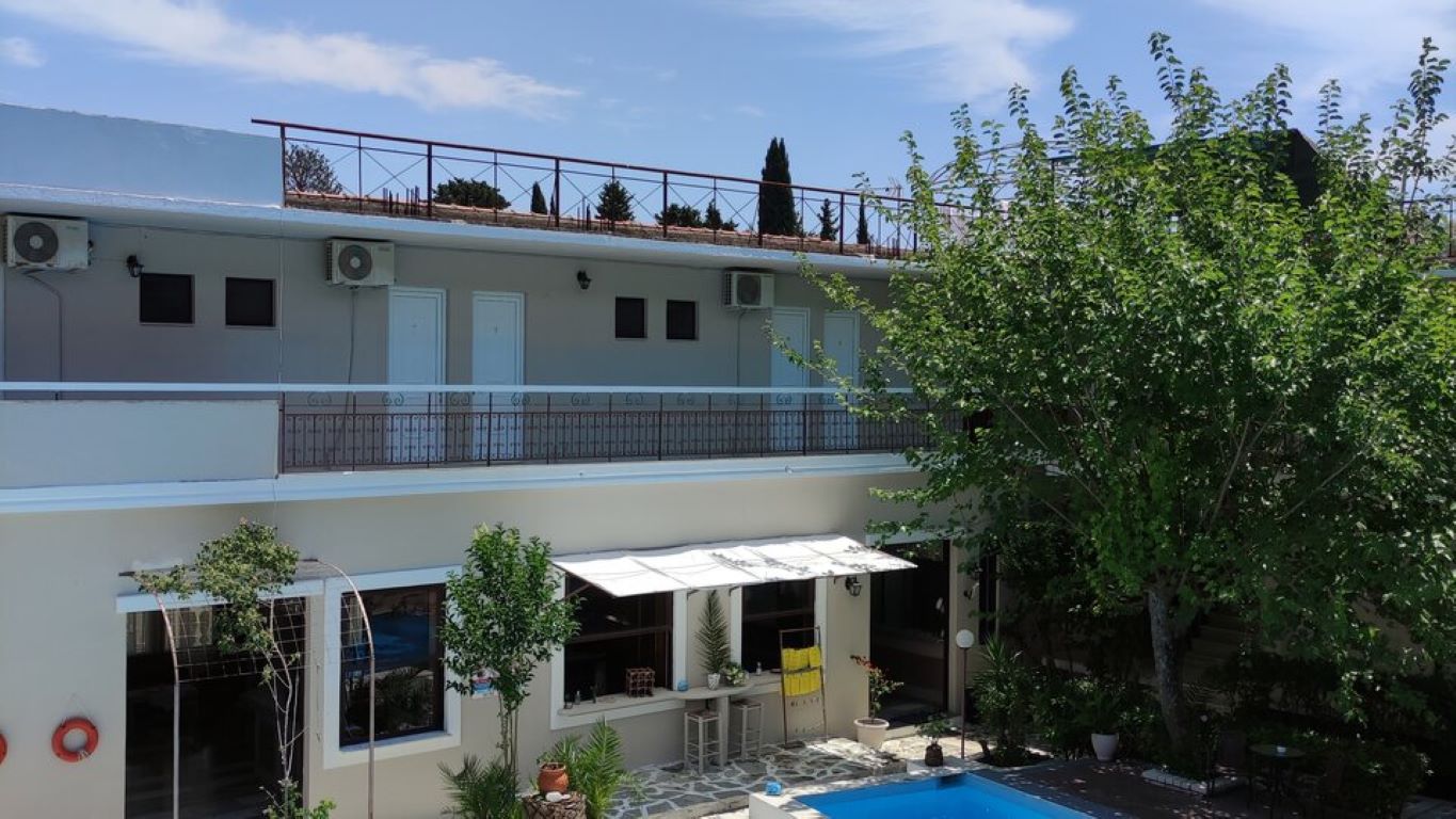 Hotel Ermis-Zgrada hotela.jpg