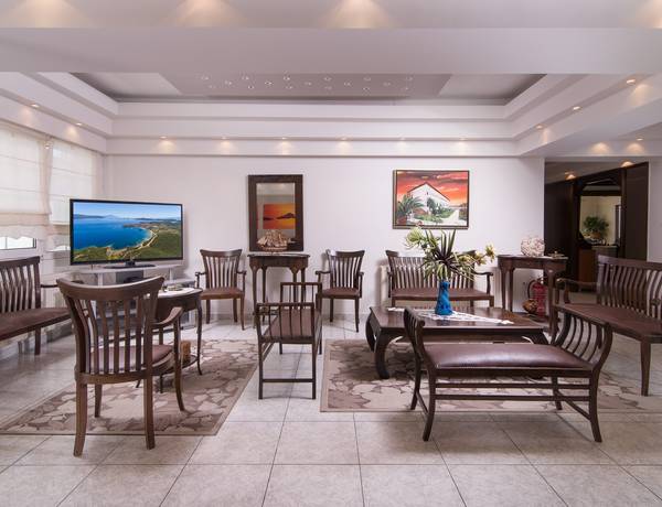 Hotel Sunrise tv sala.jpg