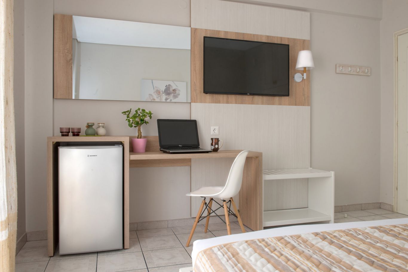 Hotel Strass superior soba tv.jpg