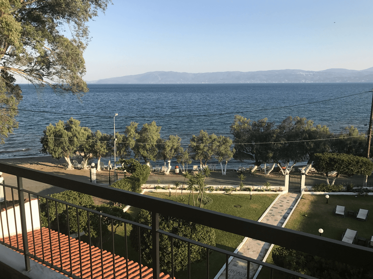 Hotel Stefania pogled sa terase na more.png